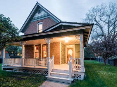 Cockrill House – Historic Home Located Close To Do