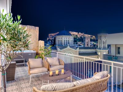 Luxury Apt with Acropolis view Balcony and Jacuzzi