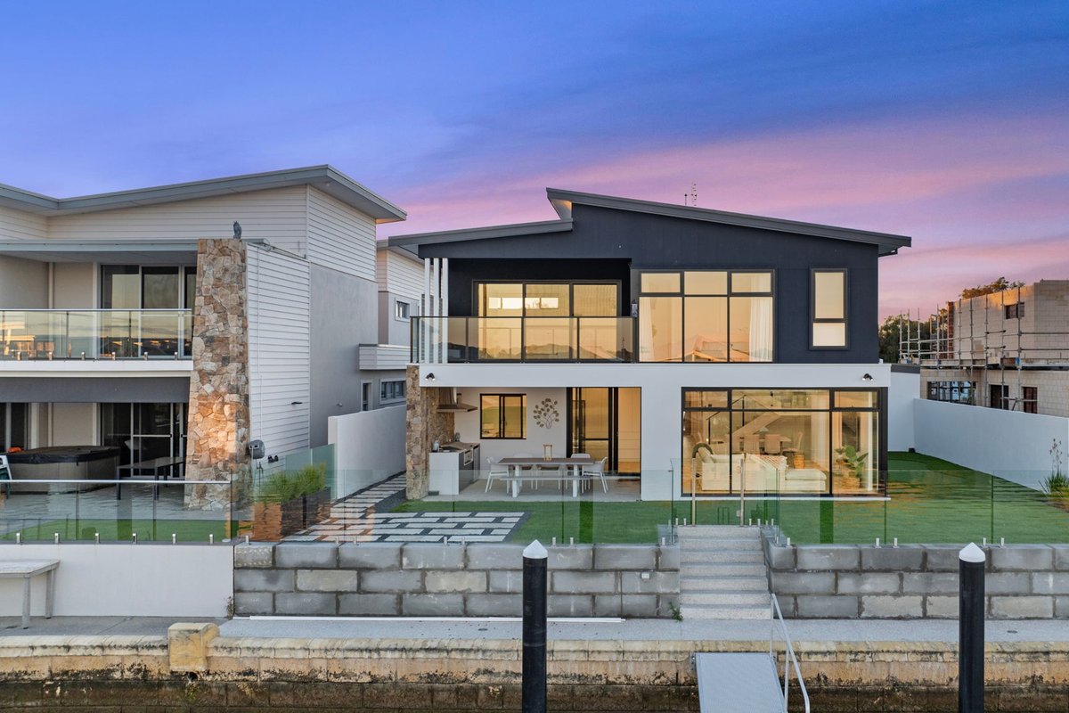 Ultimate Luxury on the waterfront