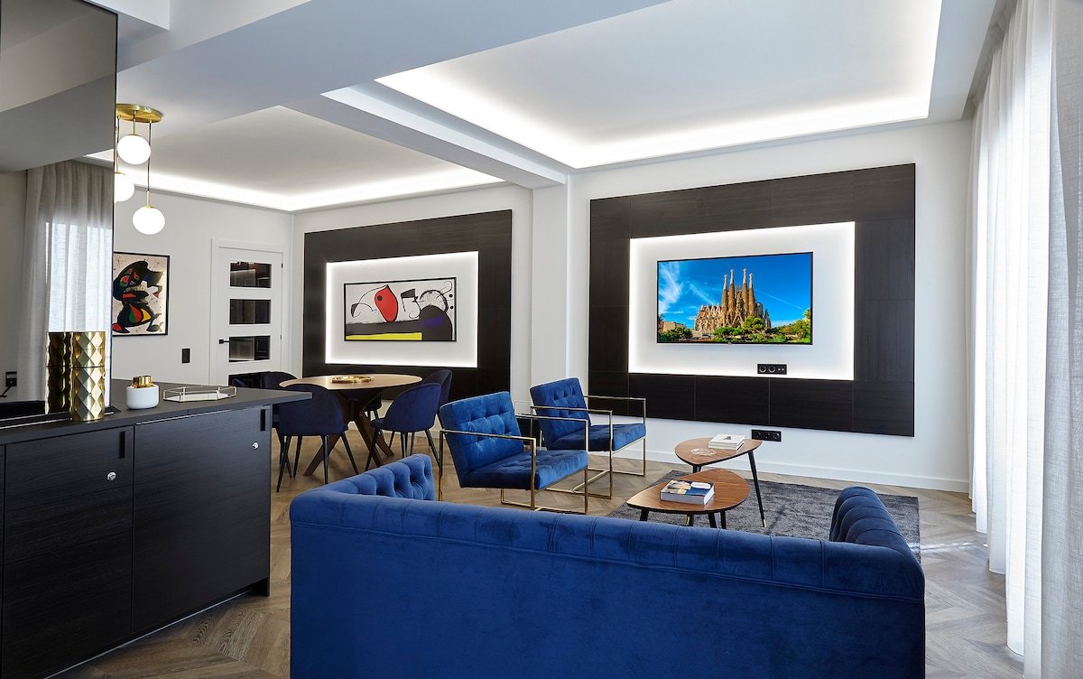 BIG AND LUXURIOUS APARTMENT IN BARCELONA CENTER gallery image 2