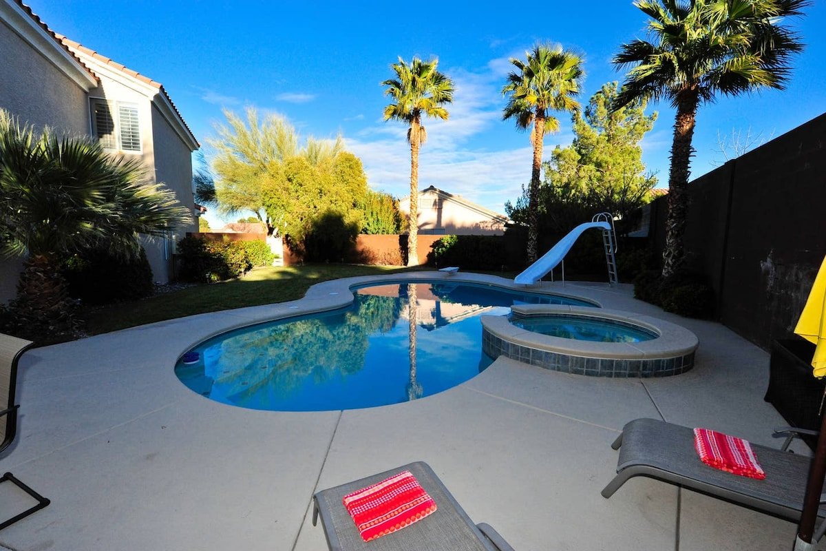 Summerlin’s Finest with fabulous back yard gallery image 2