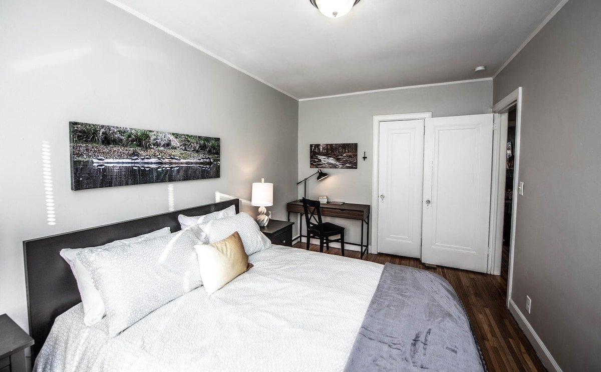 Entire Minnehaha Bungalow Lrail/DT/MOA by Lux Life gallery image 3