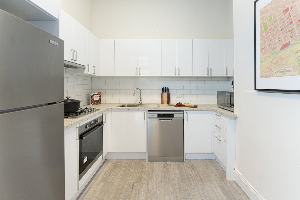 Stylish 3BR house | Steps to Smith St Cafes & Bars gallery image 3