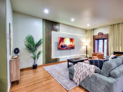 Downtown St Denis 2BR – Oasis Decor High Value VIP