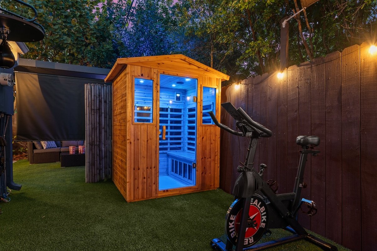 Heated Pool + Sauna + Gym + Movies Outside gallery image 5