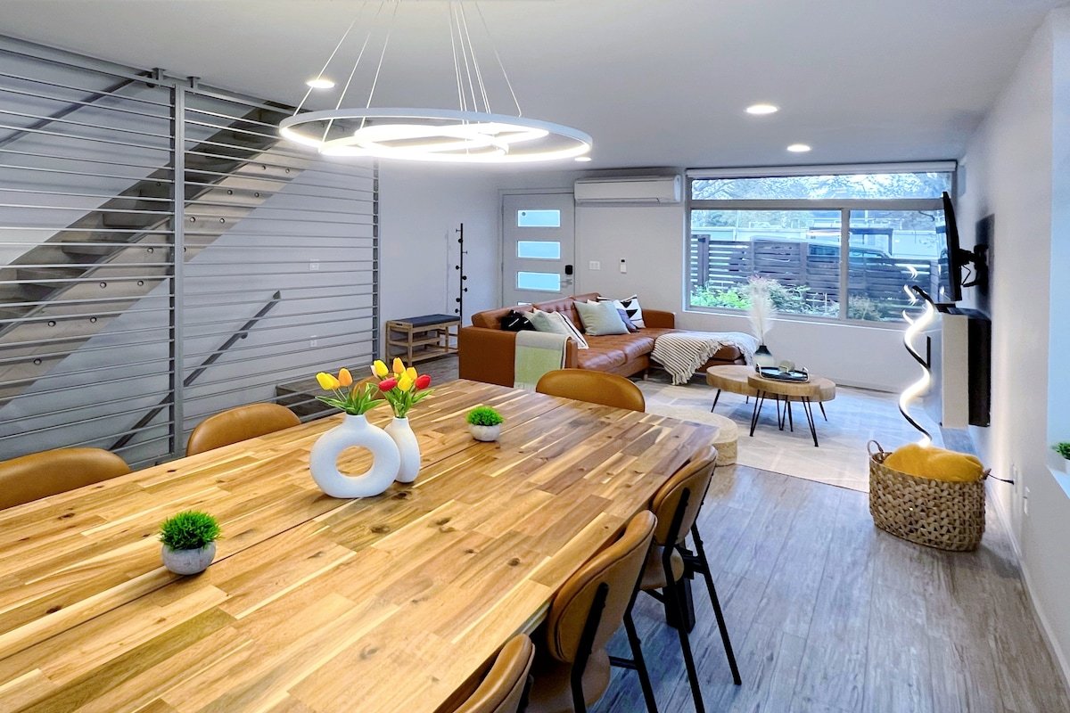 Near CapHill 4B3B w AC/Theater/Rooftop/King Suite gallery image 3