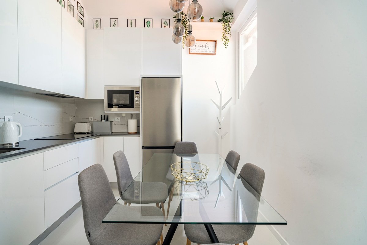 LUXURY PENTHOUSE – River Gallery Art – View&Center gallery image 5