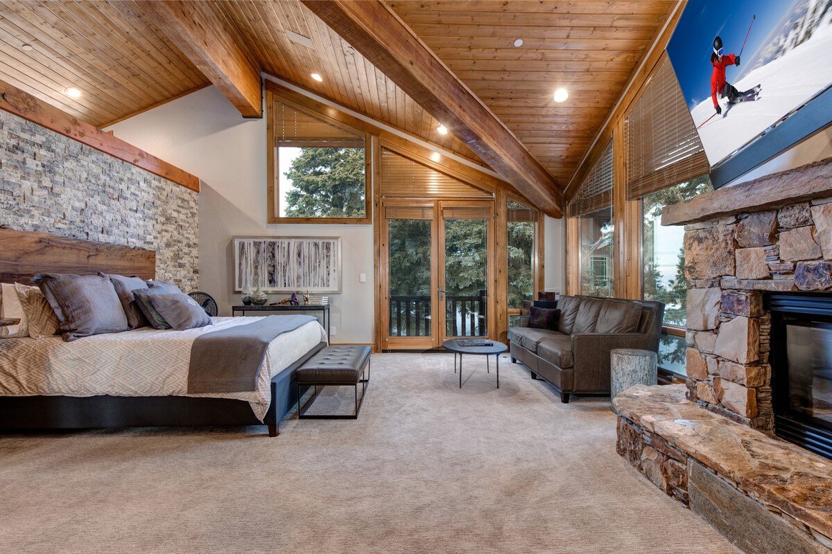 Upper Deer Valley Luxury w/ Hot Tub gallery image 3