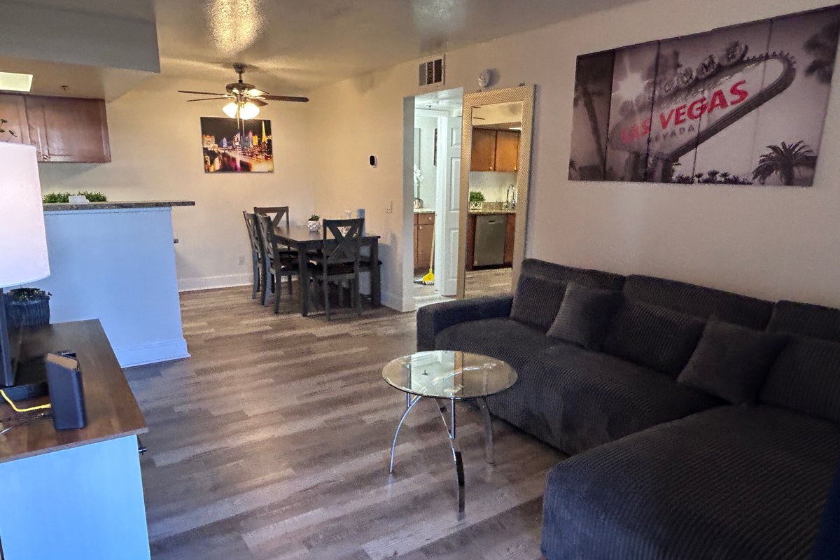 Spacious and remodeled no resort or parking fees