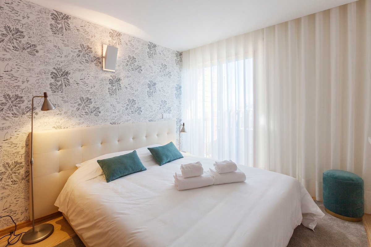 Bright and Arty Apartment gallery image 5