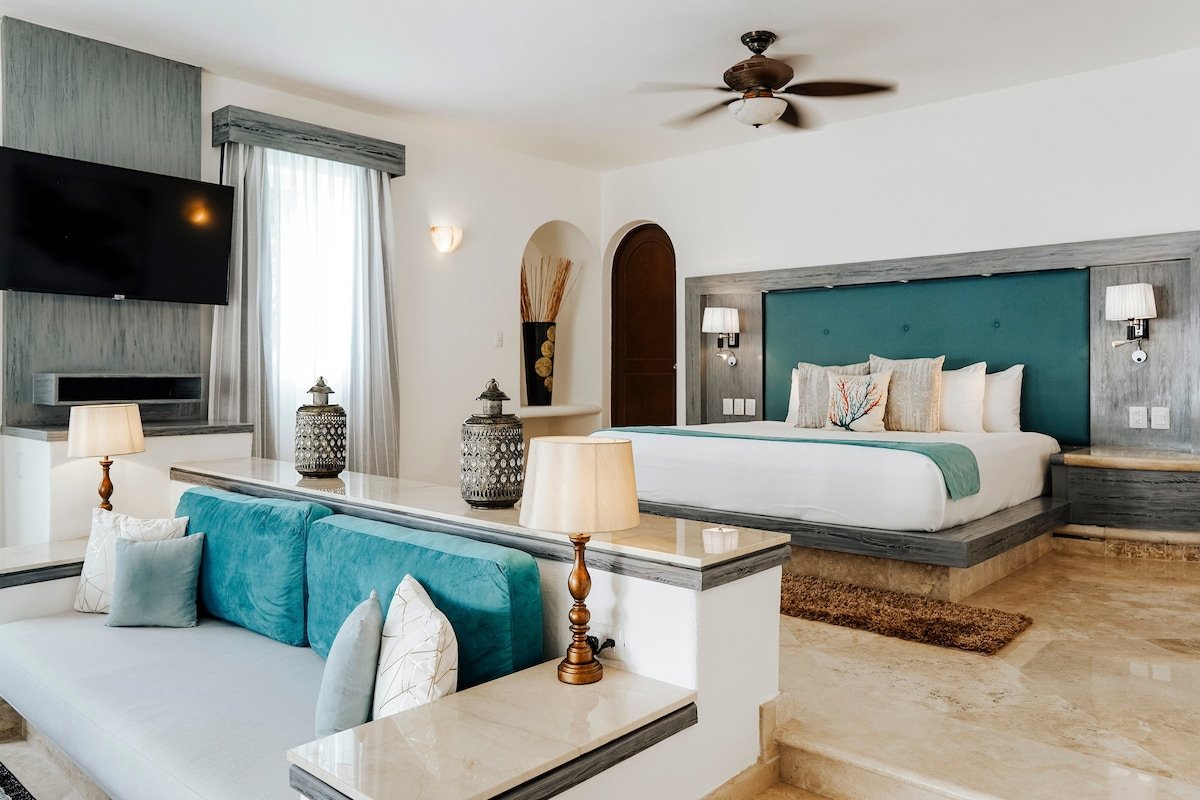 Villa Corona | Oceanfront w/ Pool, Chef & Butler gallery image 2