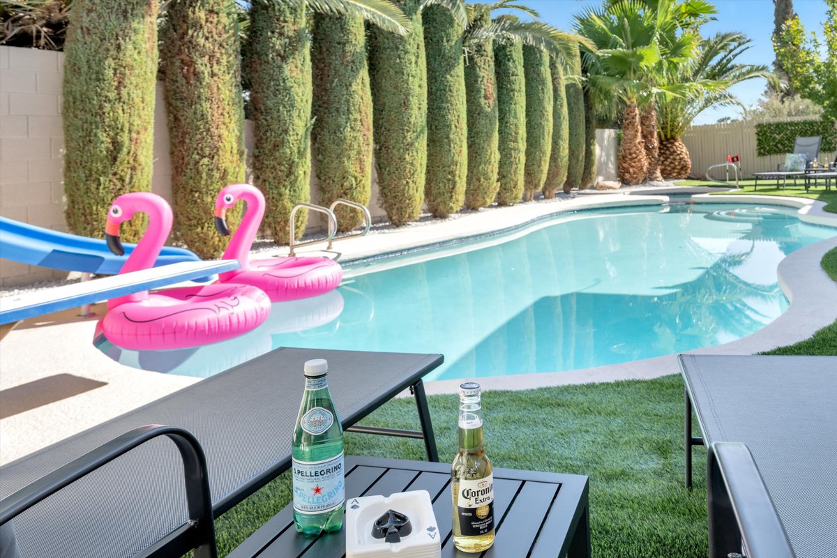 House + Casita! Sleeps 16! • Gym! • Pool & Jacuzzi