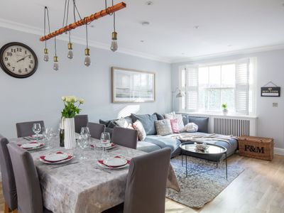 Just redecorated house /garage/3mins to Paddington