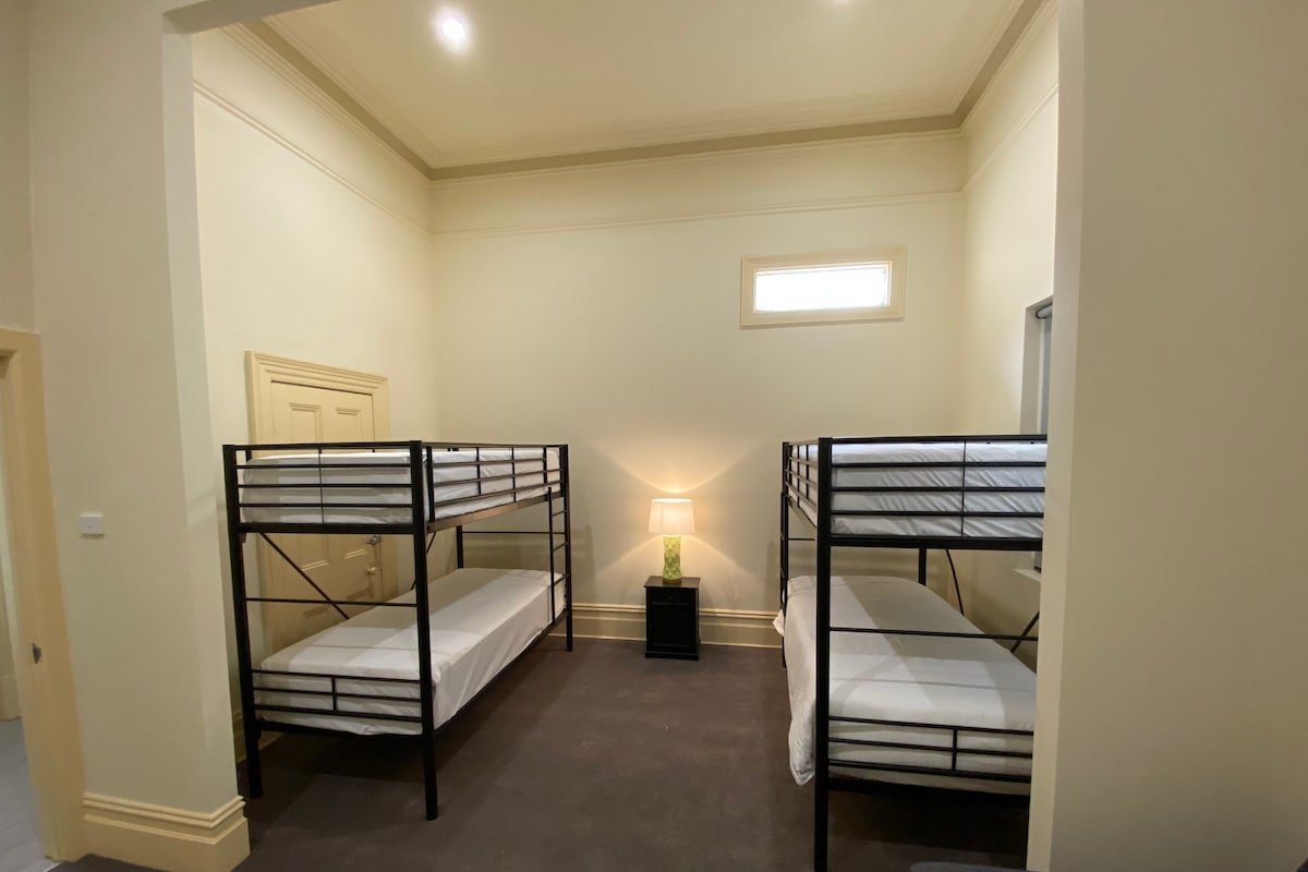 St Elizabeth’s Home – 4 BED & 2 BATH – Sleeps 10! gallery image 4