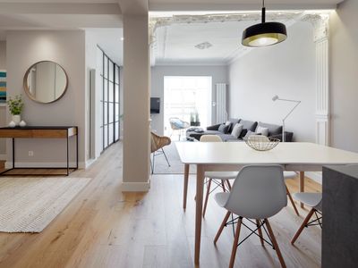 Center, 5 min from La Concha beach.Parking option