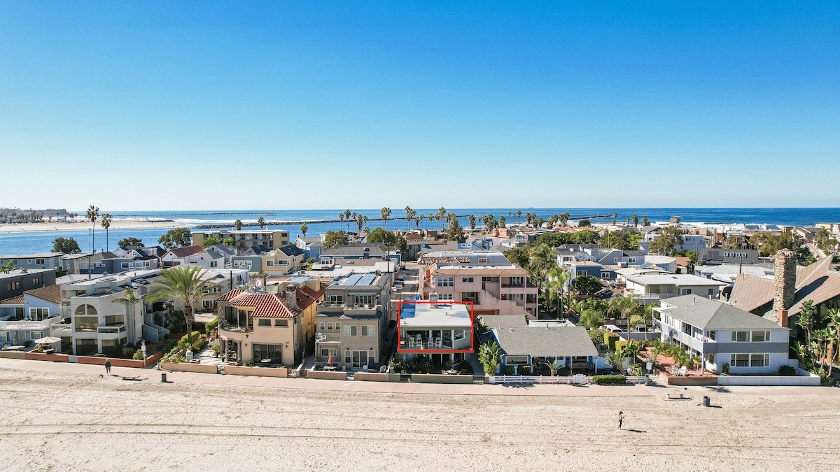 Bayfront Home w/ A/C, BBQ, & Sunrise Views gallery image 5