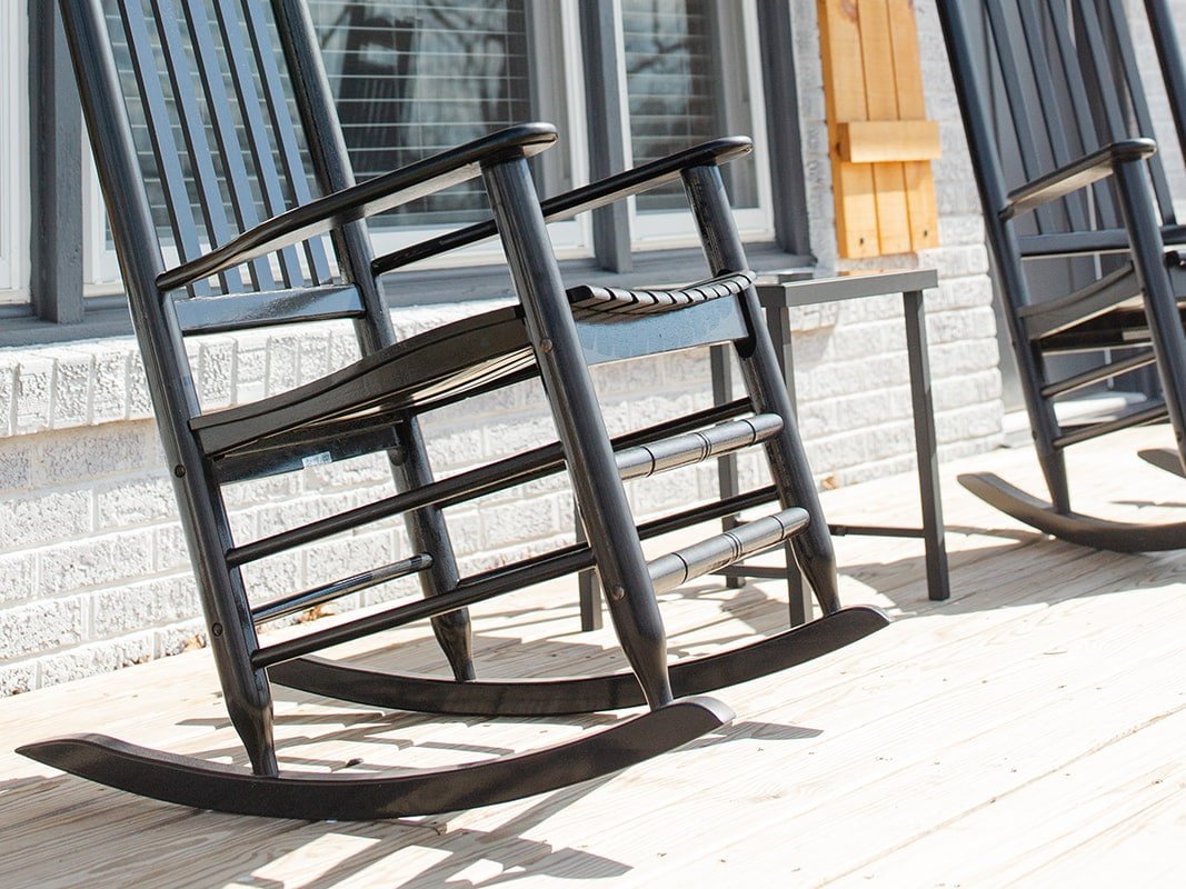 PERFECTLY LOCATED, SPACIOUS, & COMFORTABLE gallery image 3