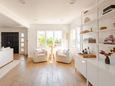 Modern Silver Lake house steps from Sunset Blvd