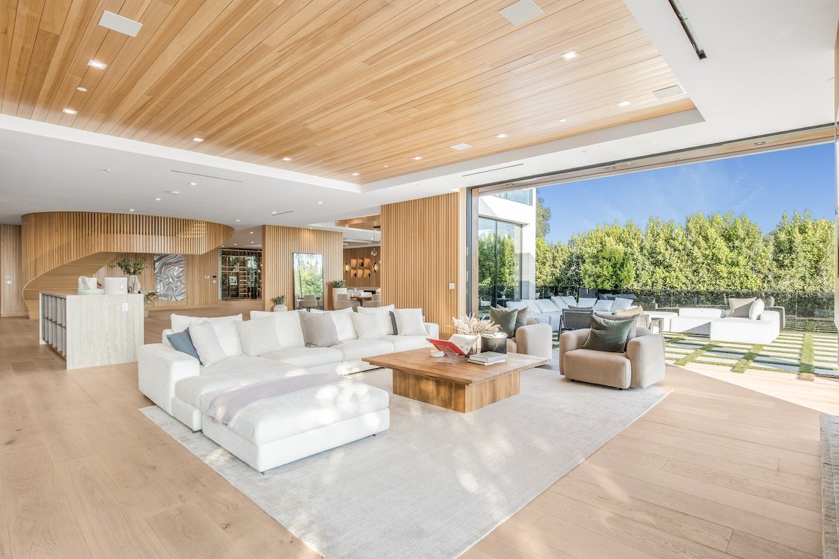 Opulent Bel-Air Paradise Perfect for Elegant Stays gallery image 4