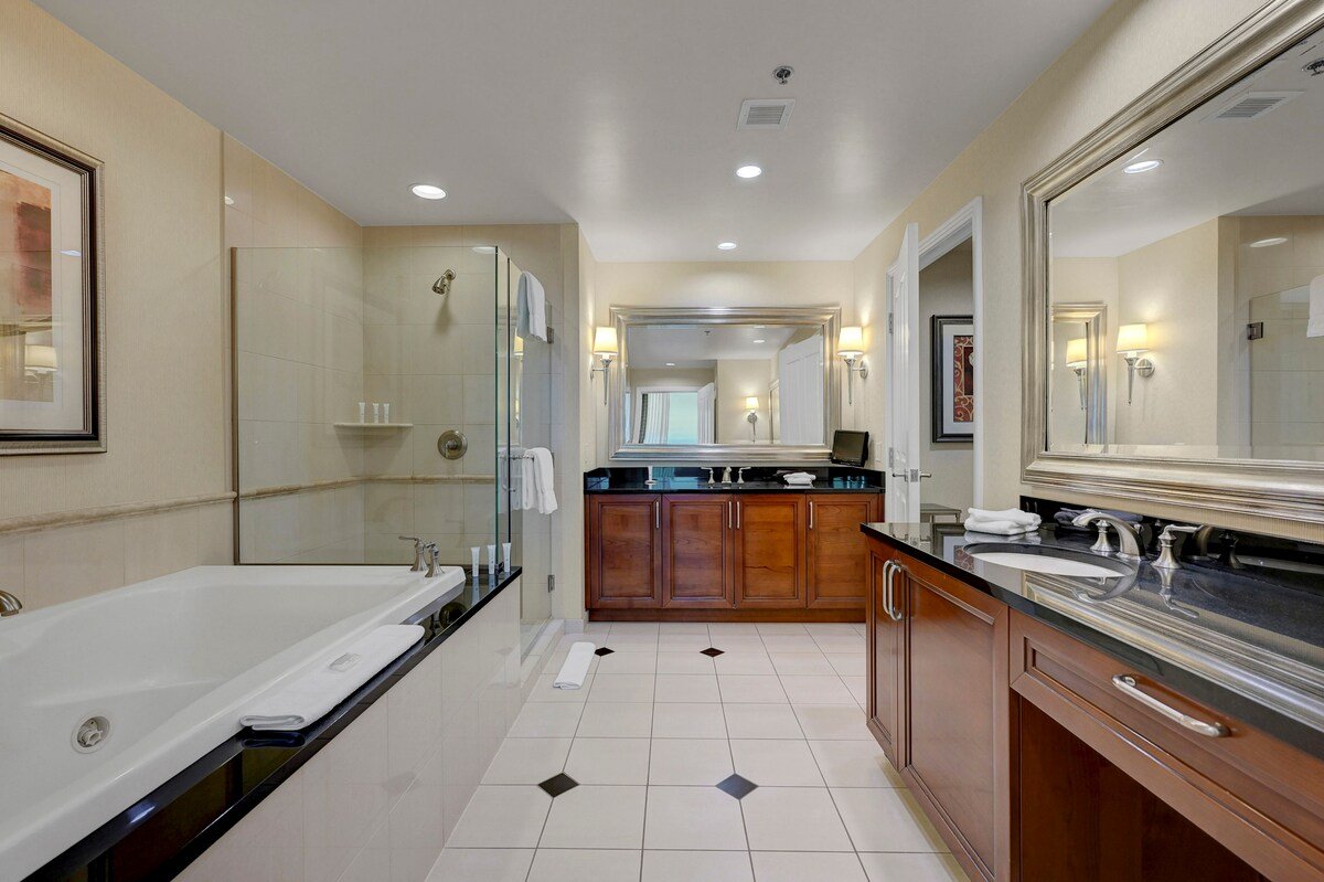 Jackpot! 34th floor Penthouse on Vegas Strip! gallery image 4