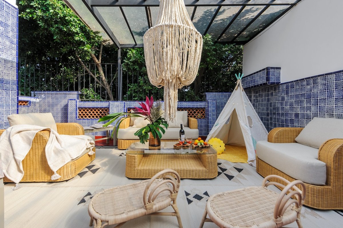 Majestic house two blocks from Parque España gallery image 2