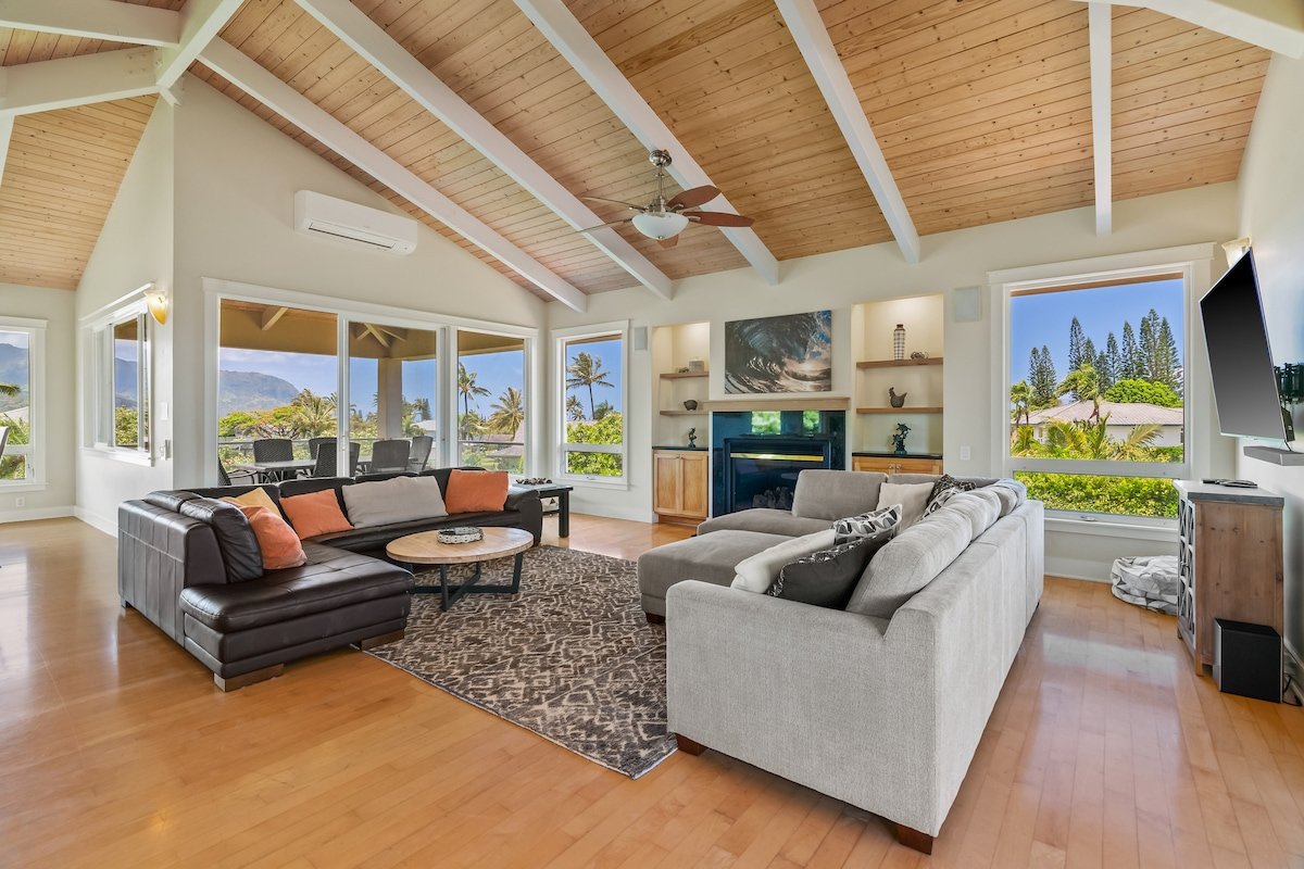 Sunset Palms! Pool, Tennis, A/C, Mins to Beach gallery image 4