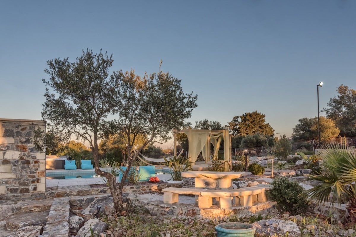 Lux Villa★Heated pool★Outdoor Jacuzzi★BBQ &Seaview gallery image 4