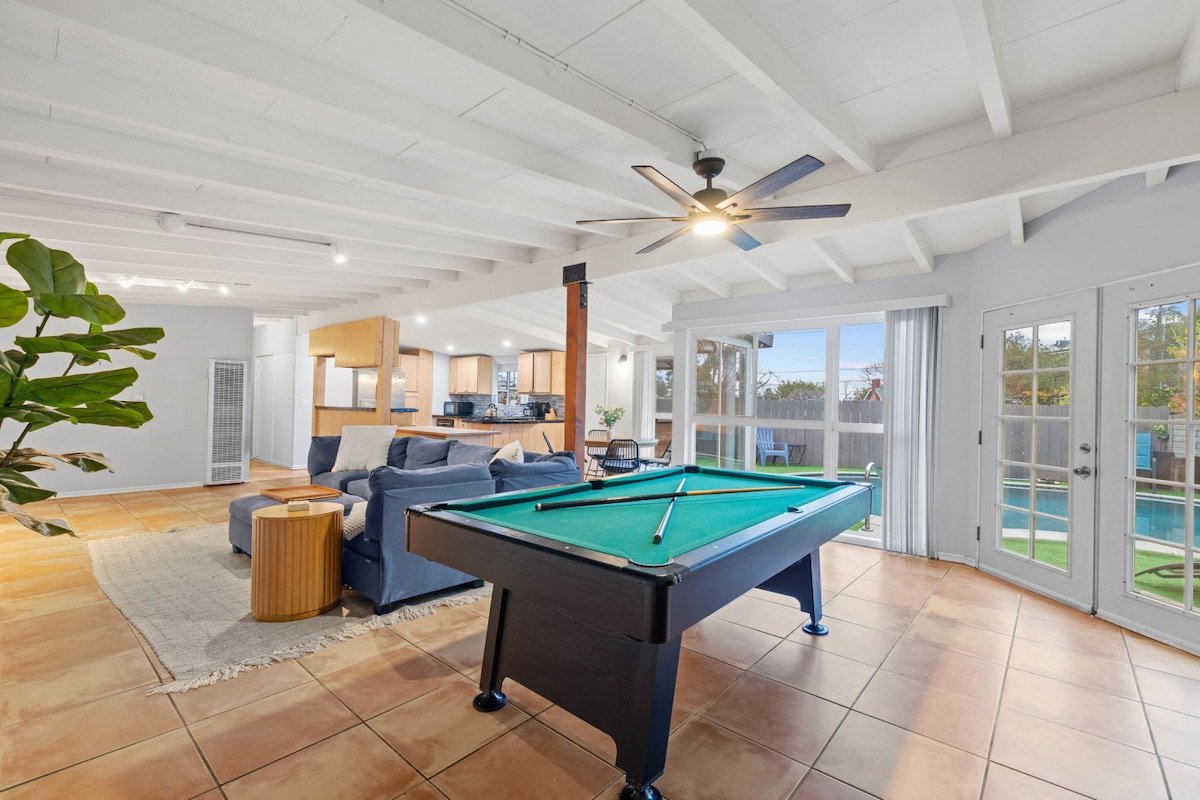 Bay Park 5BR Retreat | Pool + Hot Tub gallery image 5