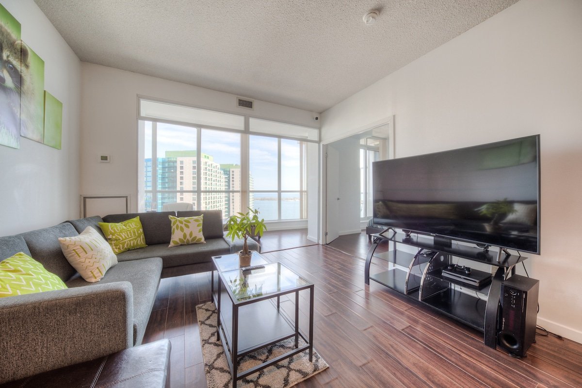 Harbourfront – Lakeview, 3 Bedrooms + Free Parking gallery image 5