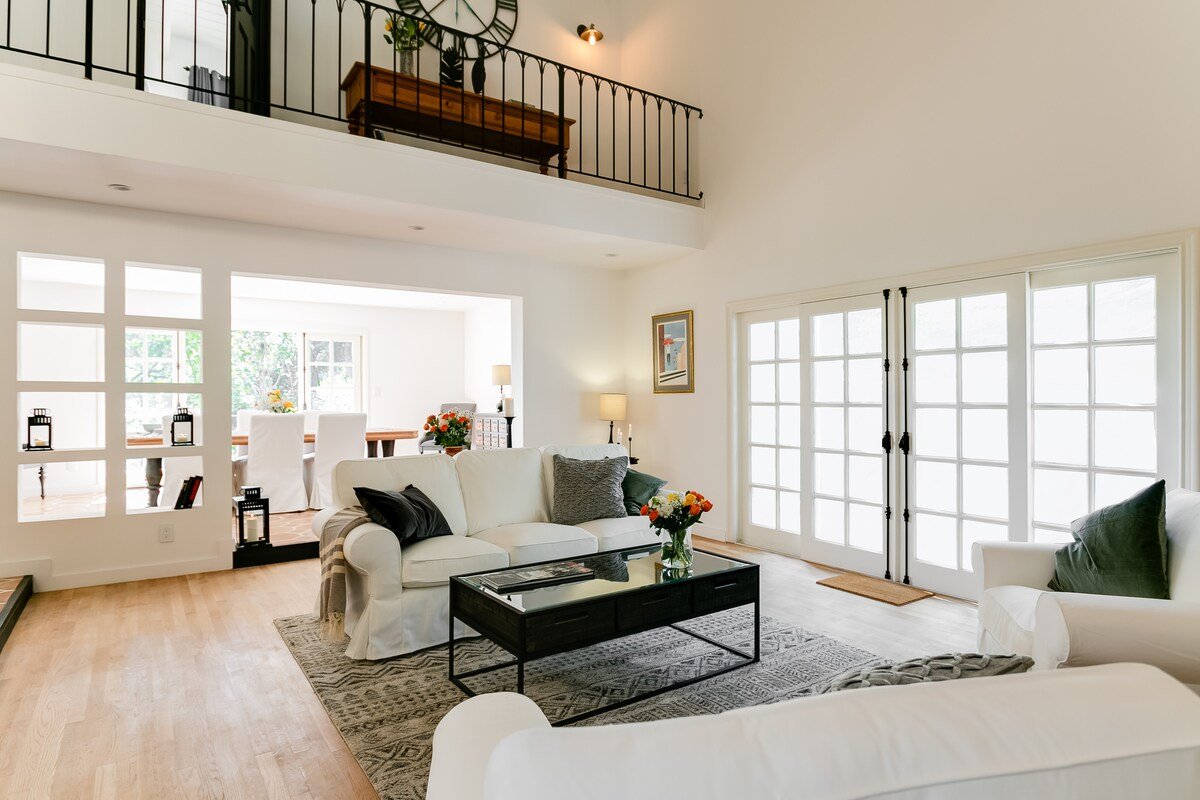 Mediterranean home in BeverlyHills with a view gallery image 5