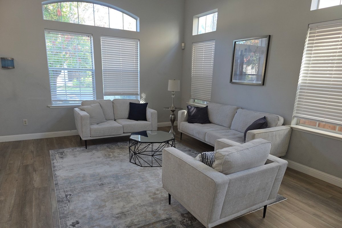 STN: Beautiful, Spacious 5 bd/3ba in San Jose gallery image 2