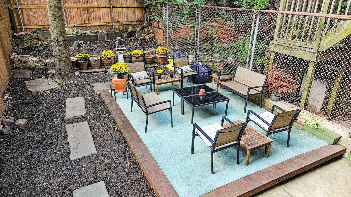 Main Parlor Level Brownstone w/ Private Backyard gallery image 2