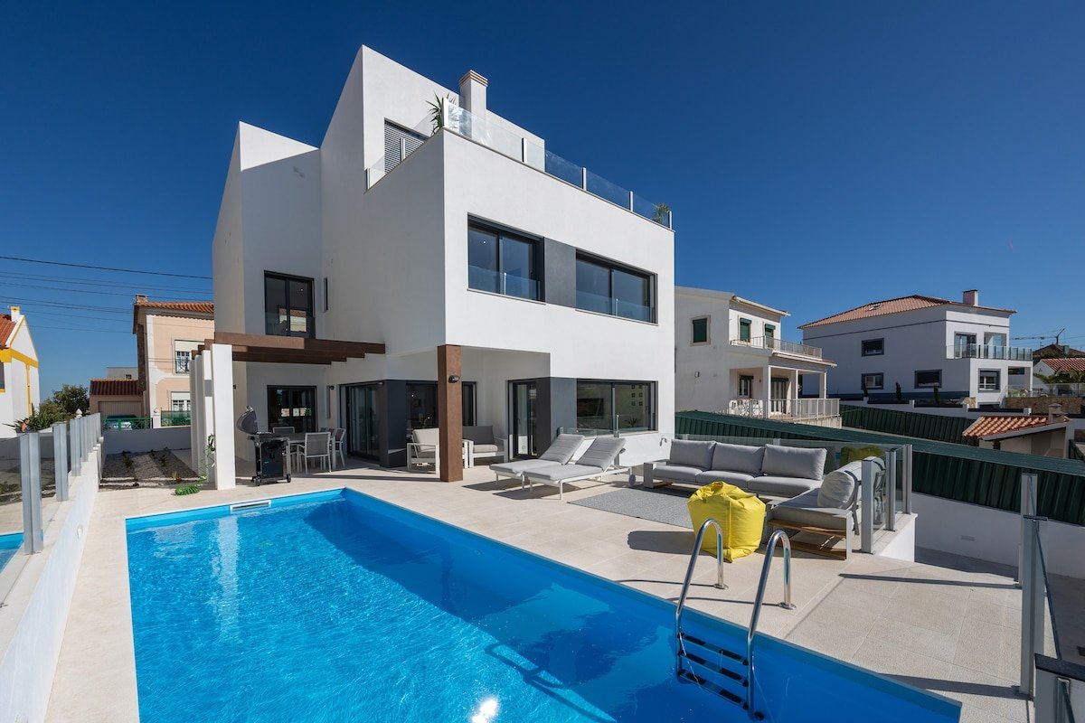 Silver Coast Lux3bd,5ba, pool,beach,golf,surf,wifi gallery image 2