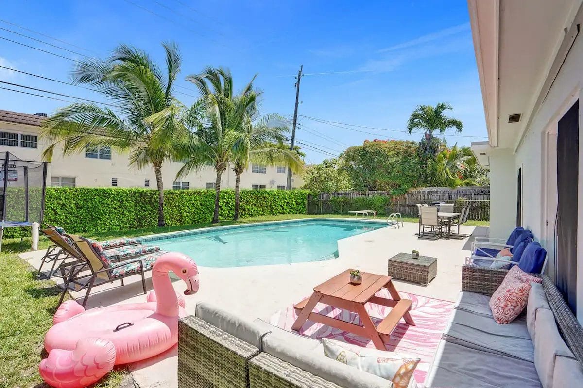 Spacious Villa w/ Heated Pool Trampoline BBQ Games gallery image 3