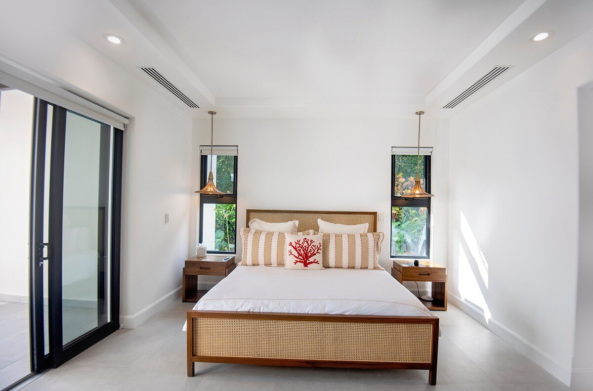 Luxury Villa with Captivating Ocean Views gallery image 2