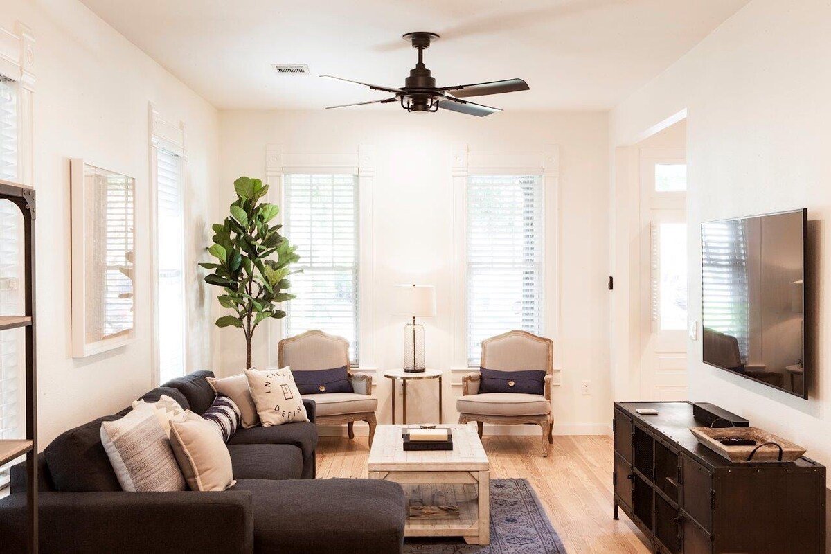 Austin Charmer…Steps to Lake Trails and Downtown gallery image 3