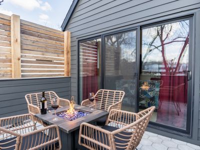 Downtown Designer Home w/Movie Room Near East 6th