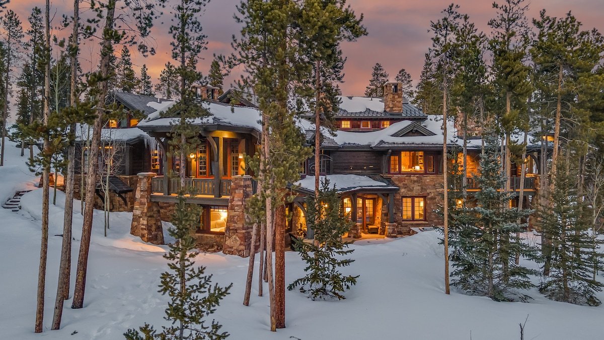 Magnificent + Theater + Hot Tub | Alpine Grandeur