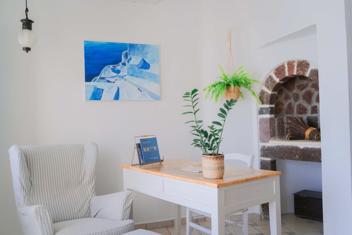 Caldera View Master Cave Villa with Hot Tub gallery image 5