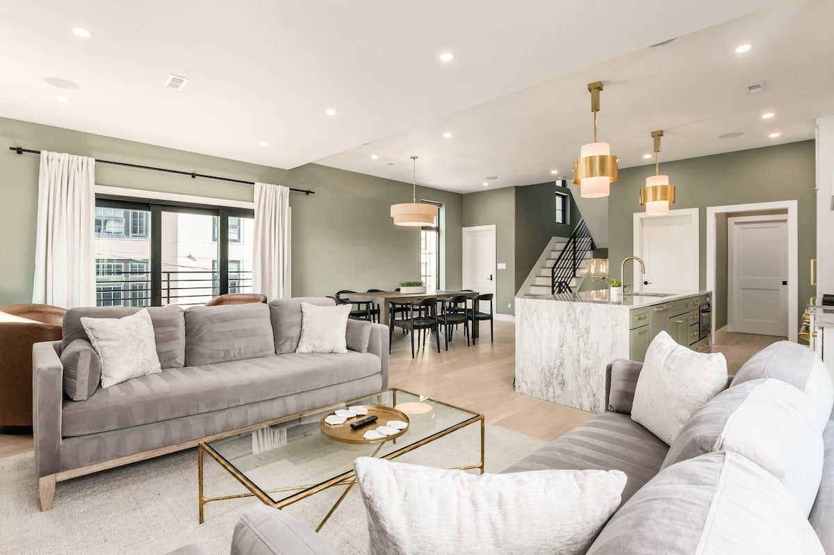 High-End New Build w/ City Views gallery image 3