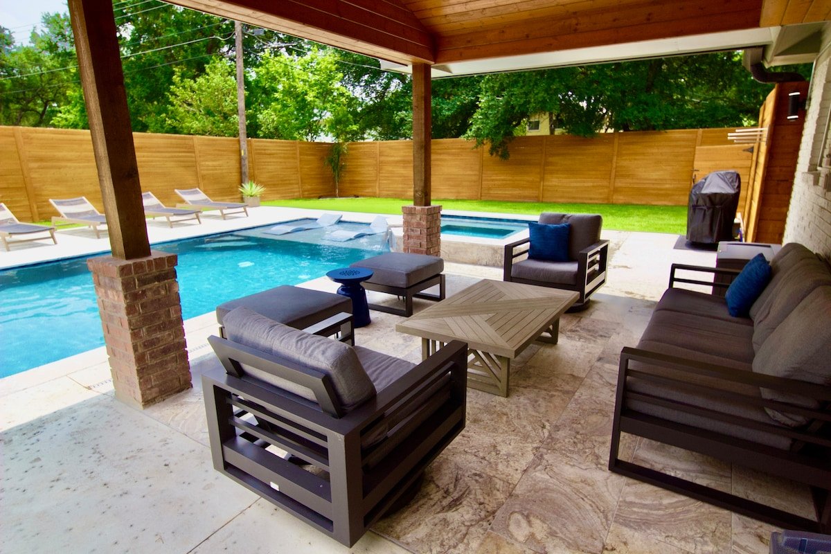 Luxurious Experience at “Casa Blanca” Heated Pool gallery image 2