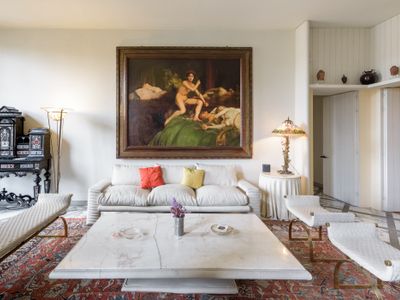 Museum Suite – Luxurious unit with a City View –