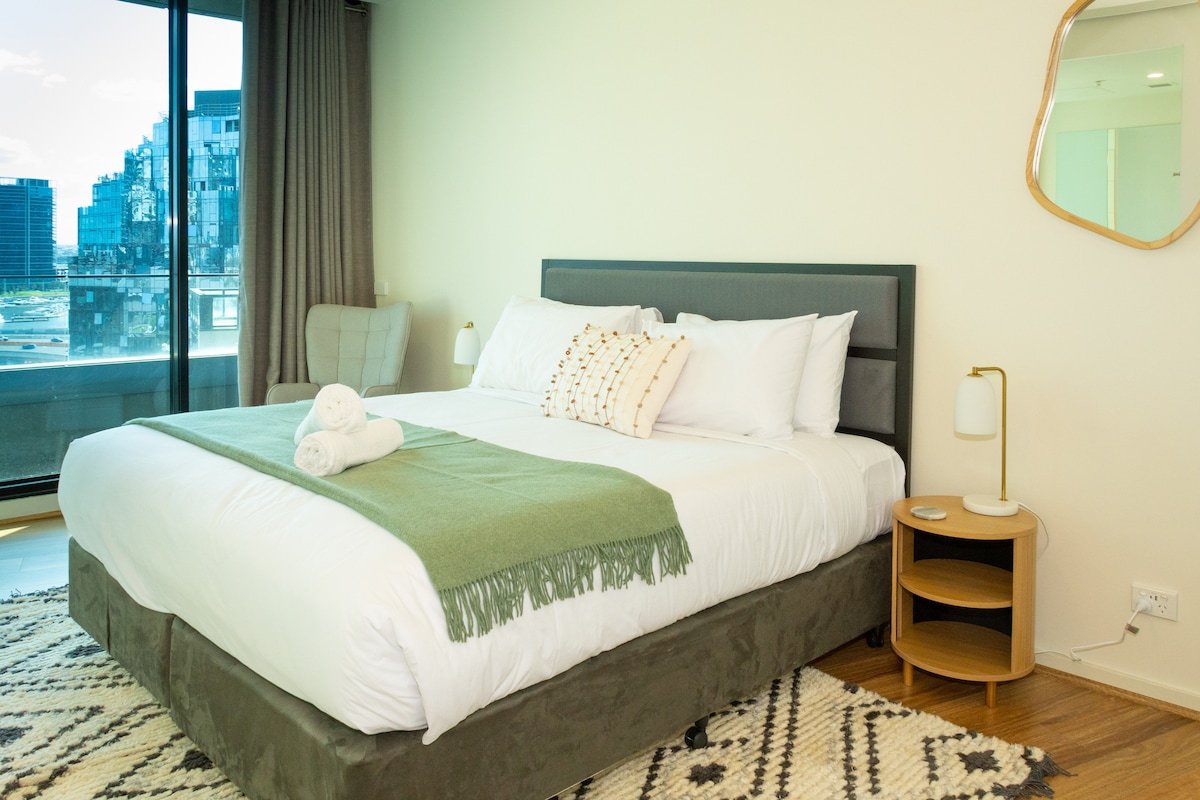 Spacious 3 Bed Apt with Stunning River/City Views gallery image 4