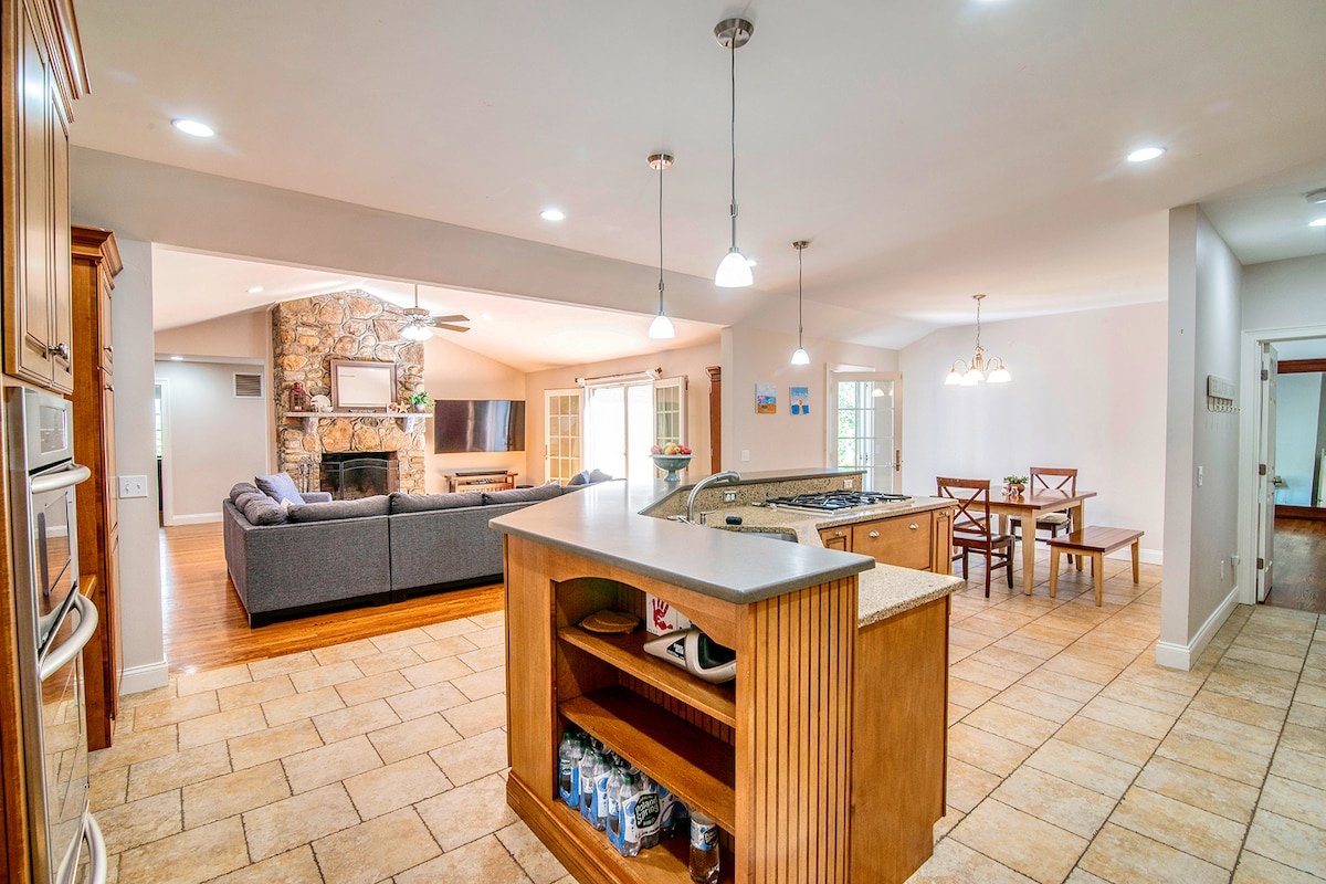 Gorgeous Pool Oasis gallery image 4