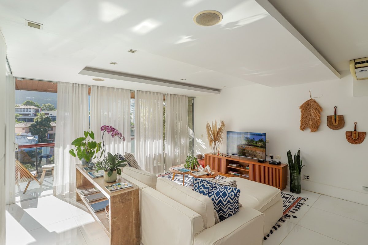 Unbelievable PH, Leblon! Amazing view and privacy! gallery image 4