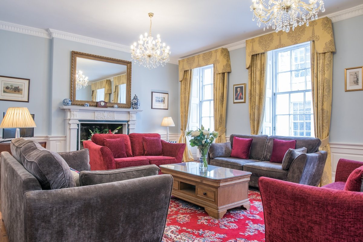 Luxury Georgian Townhouse in the City Centre gallery image 2