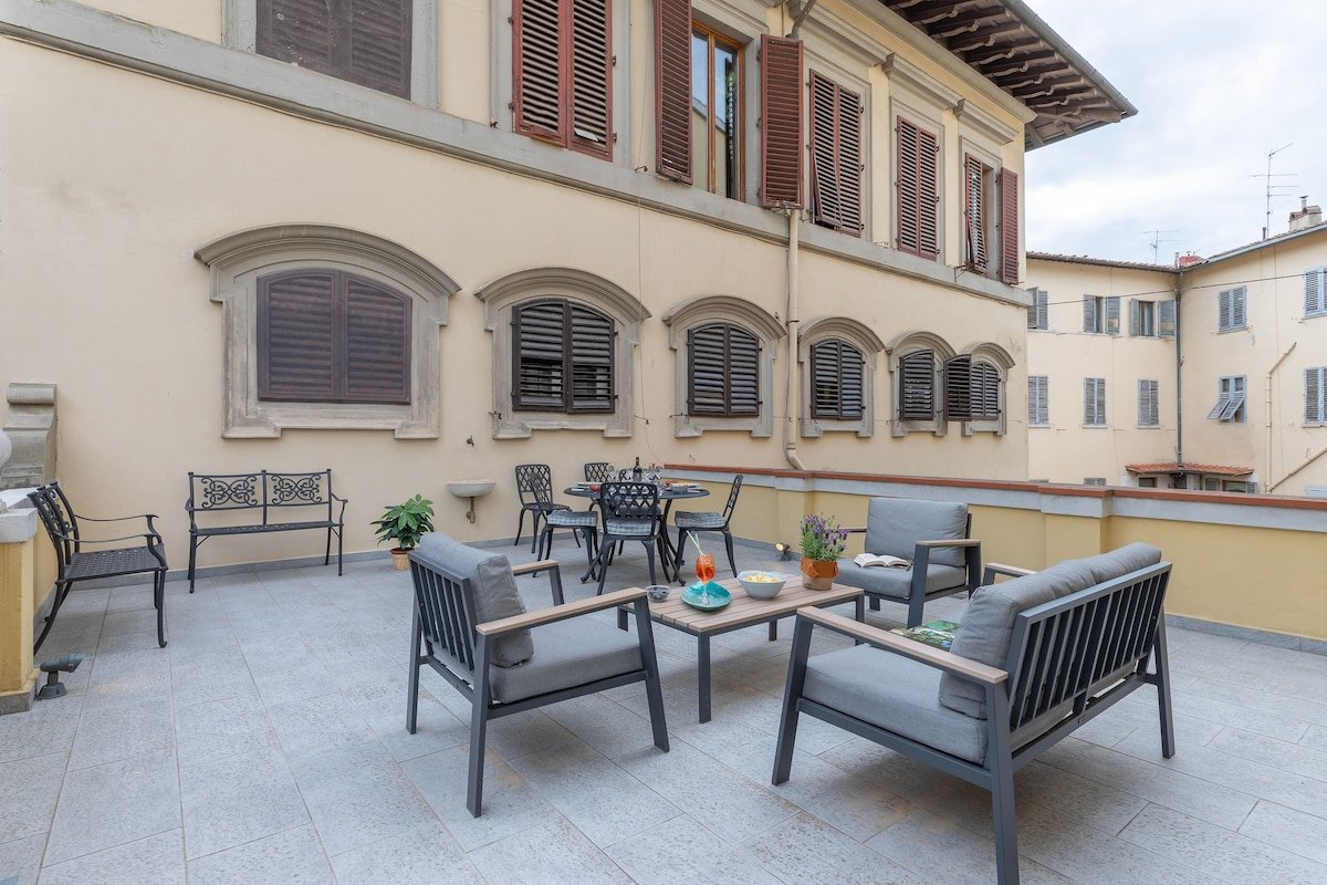 Florence Design apartment with large terrace gallery image 2