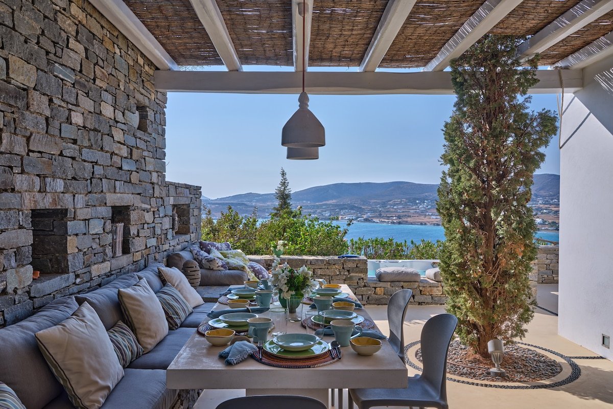 Cycladic 3 bd villa with stunning views & jacuzzi gallery image 4