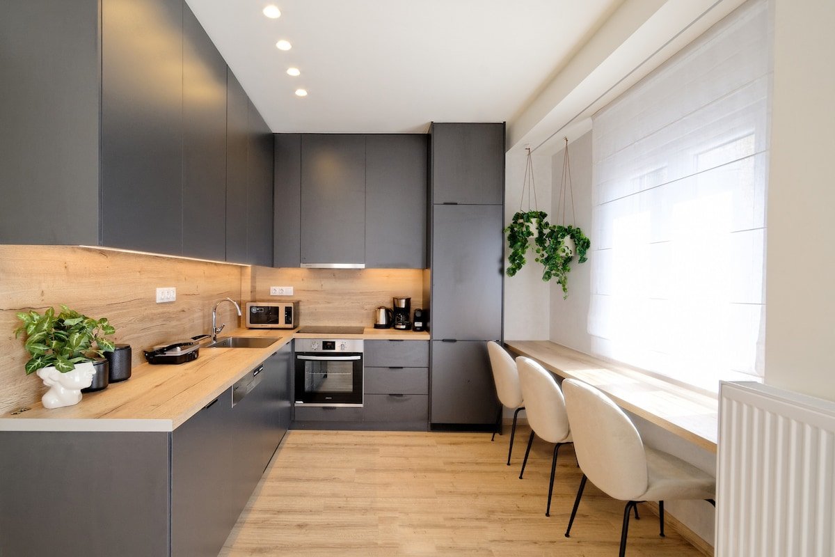 Modern & Spacious Apartment Ideal for Groups gallery image 5