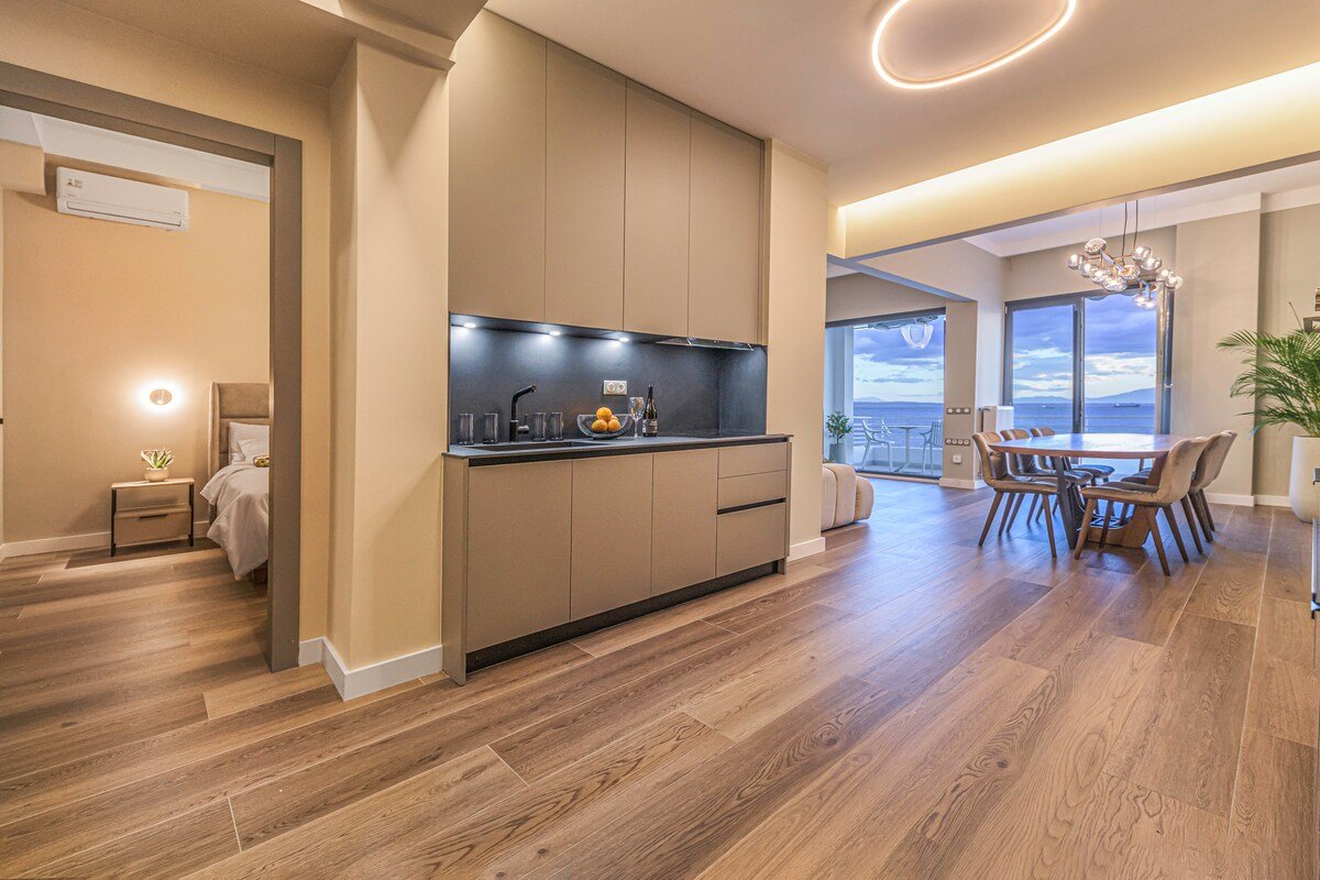 Iconic Premium seafront 3 bedrooms & 2 baths gallery image 3